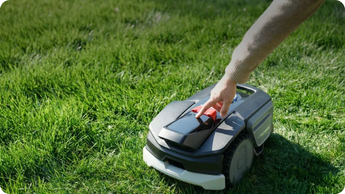 Sunseeker V1 på en lille græsplæne i haven