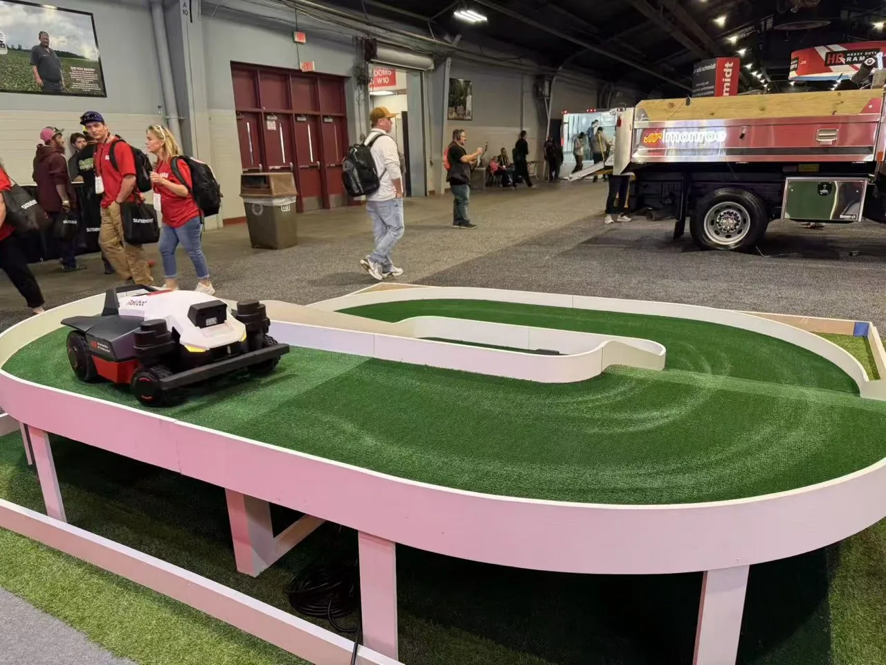 Rokibot G7 AWD Series – navegación con IA y detección de obstáculos para zonas de jardín